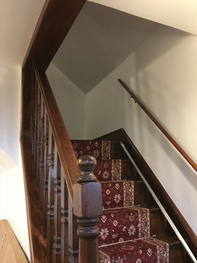 309 1/2 E 7th St Unit 2