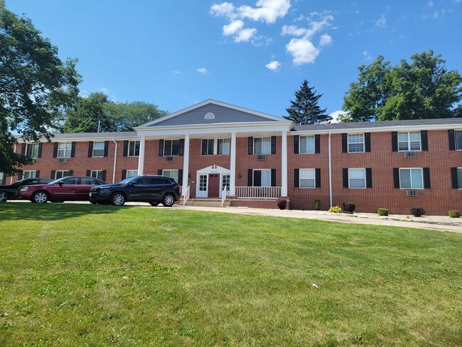 Photo - Appleton Apts