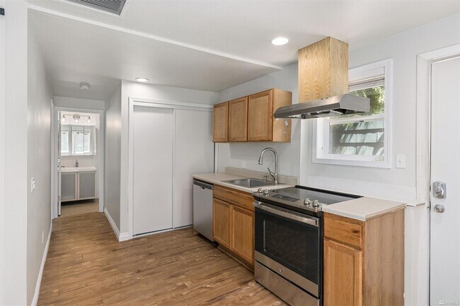 Photo - 10311 Stone Ave N