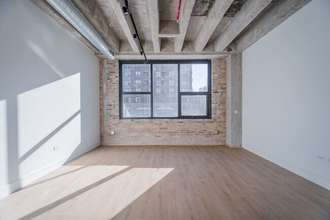 871 N Franklin