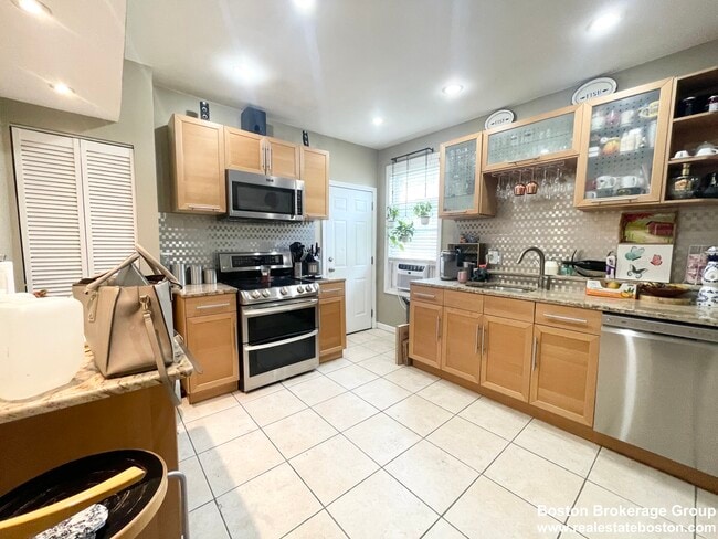 Building Photo - 9 Mount Pleasant Ave Unit #3