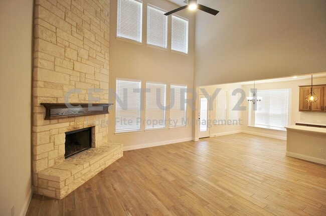 Photo - Stunning, 2-Story 4/2.5/2 Residence in Man...