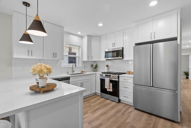 Building Photo - 1747 W 39th Pl