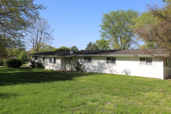 3-4 Bedroom Cloverdale Home in a Quiet Cou... - 3-4 Bedroom Cloverdale Home in a Quiet Cou...