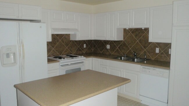 Photo - Fairways Edge 3 Bed/2.5 Bath Townhouse Available Now!