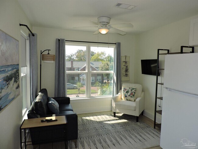 Photo - 1702 E La Rua St