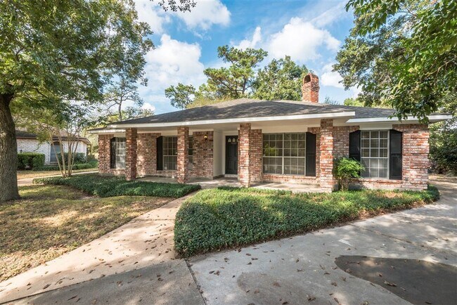 Building Photo - 7403 Tall Pines Dr