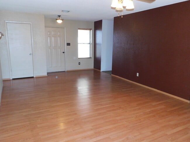 Photo - 4 BEDROOM HOME IN COLLEGE PARK!