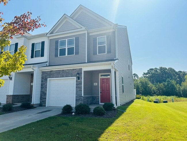 Building Photo - 3 Bedroom END unit Townhome in Clayton