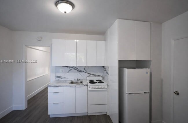 Building Photo - 5305 Biscayne Blvd Unit 112