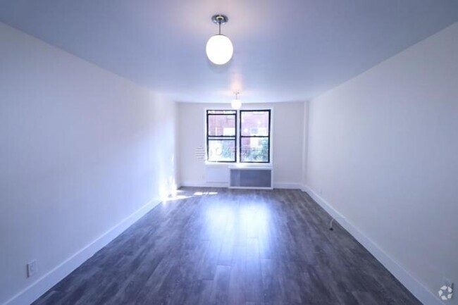 Building Photo - 0 bedroom in ELMHURST NY 11373 Unit 1E Rental