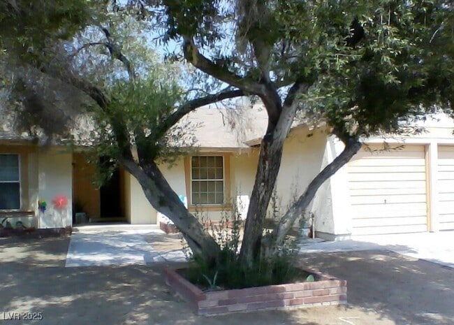 Building Photo - 6270 W Arcadia Ave Rental