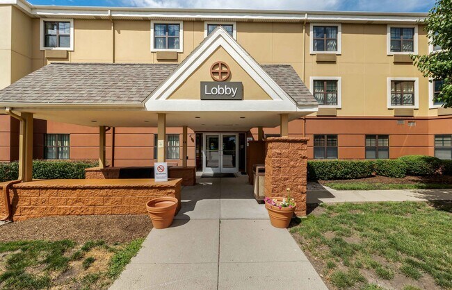Furnished Studio-Chicago - Gurnee
