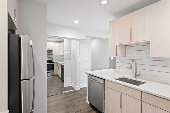 Photo - 1301 W Estes Ave Apartments Unit 3w