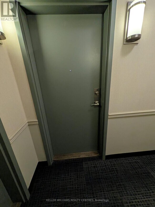 Photo - 5170 Winston Churchill Blvd Unité 111