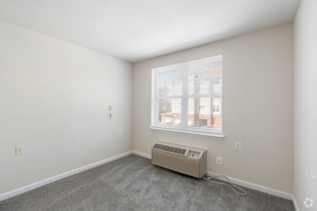1BR, 1BA - 641SF - Bedroom
