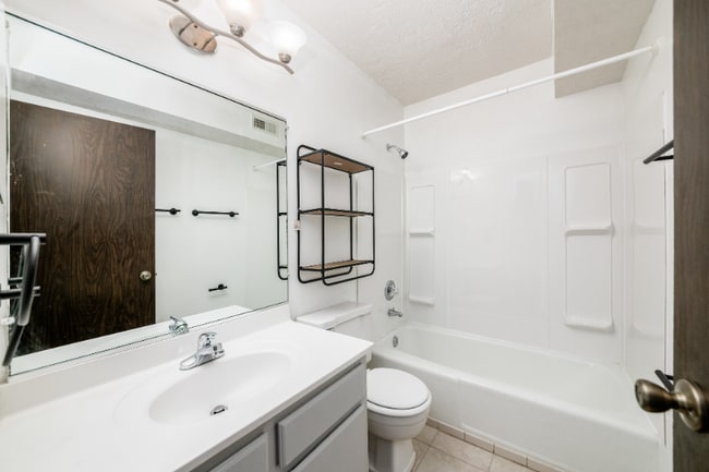 Photo - 4445 Mobile Dr