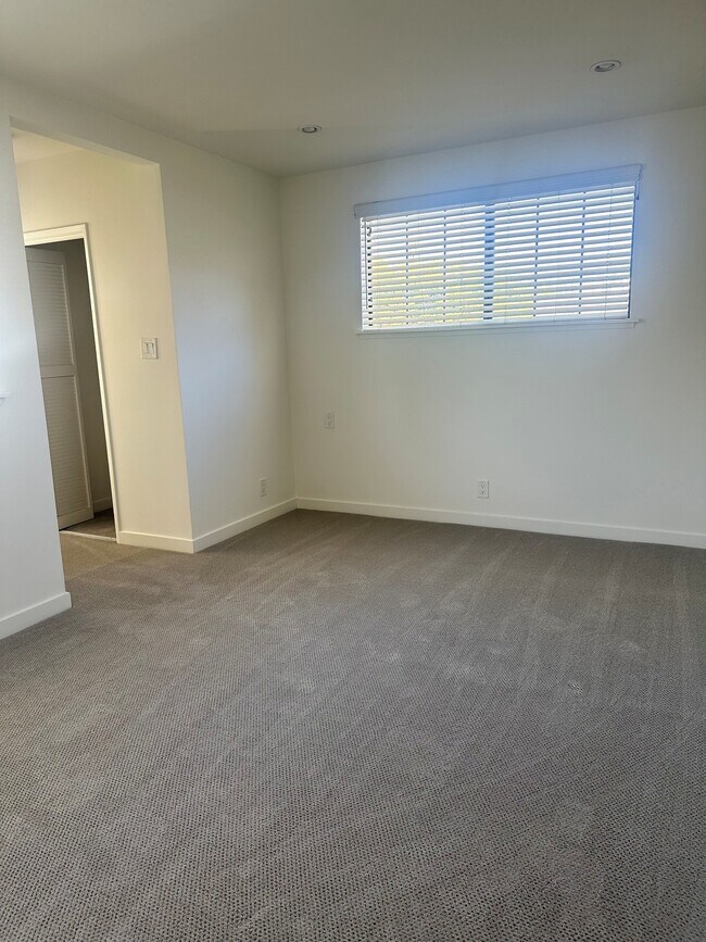 14305 Magnolia Blvd