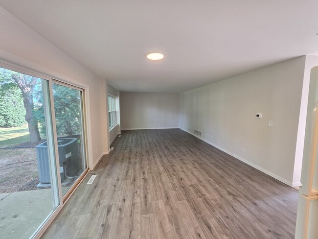 Photo - 740 Village Cir