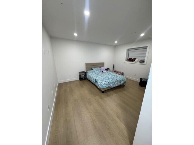 Photo - 16935-1690A 0A Ave