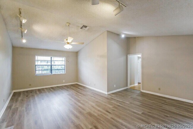 Photo - 518 Azure Ave