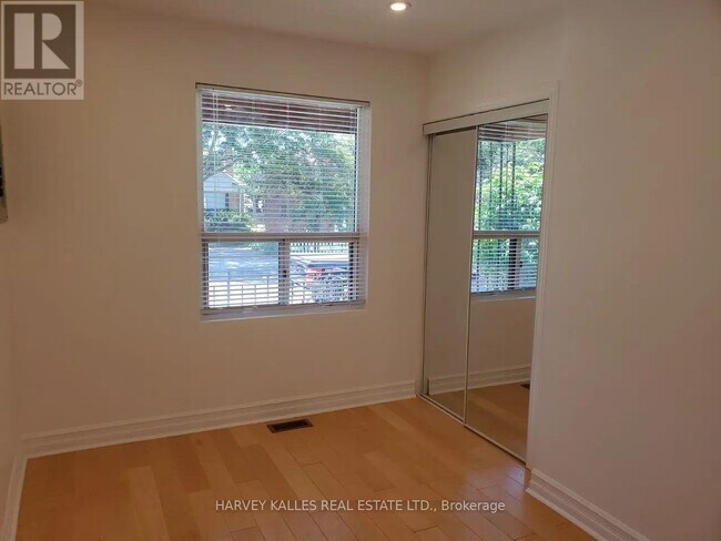 Photo - 679 Vaughan Rd