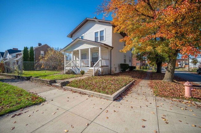 Photo - 1451 N 6th St