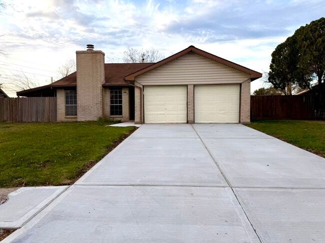 Building Photo - 16354 Villaret Dr