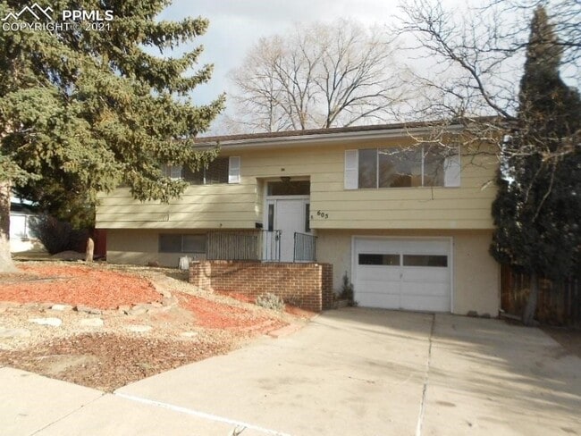 Building Photo - 3 bedroom Comanche Drive