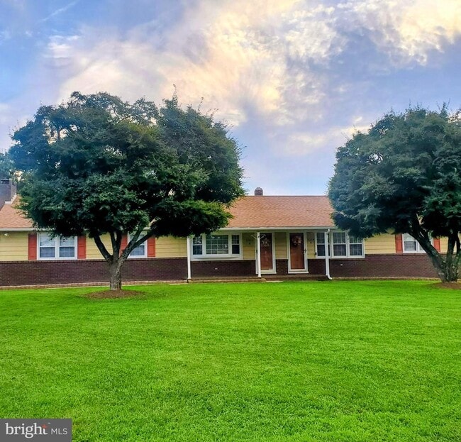 2024 Beverly Dr