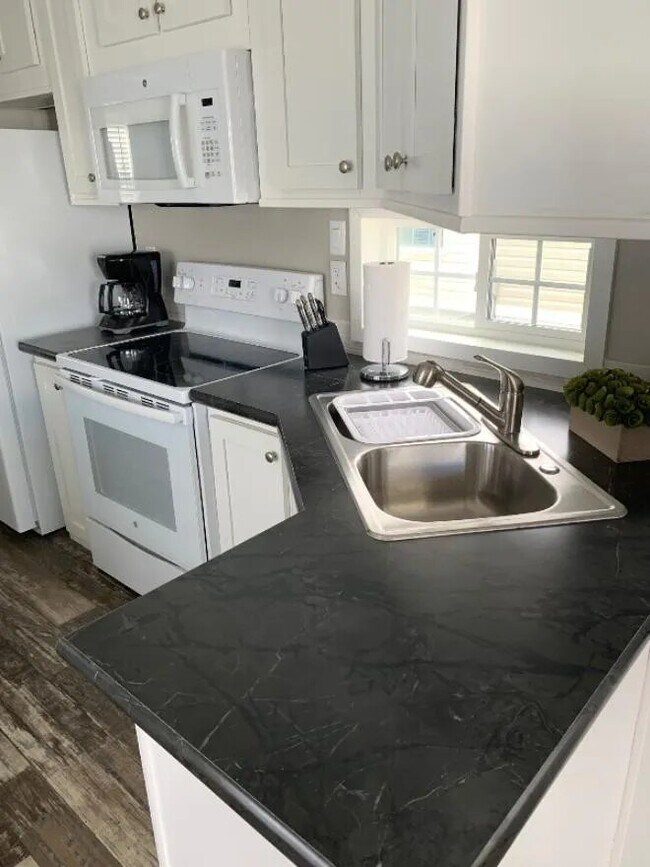 Photo - 2580 NE Indian River Dr