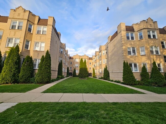 Photo - 6543 N Francisco Ave Condo Unit 2B
