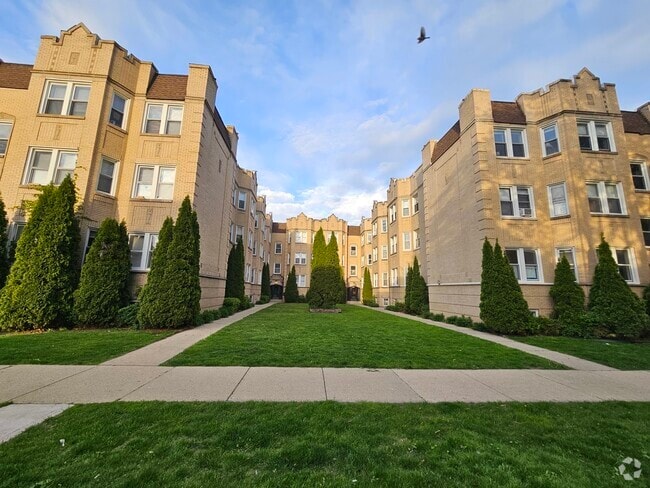 Building Photo - 6543 N Francisco Ave Unit 2B Rental