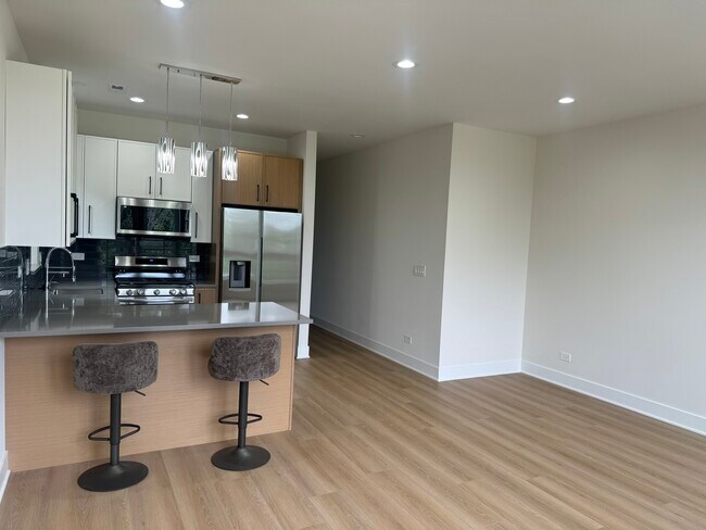 Photo - 3723 S Lake Park Ave Unidad 0