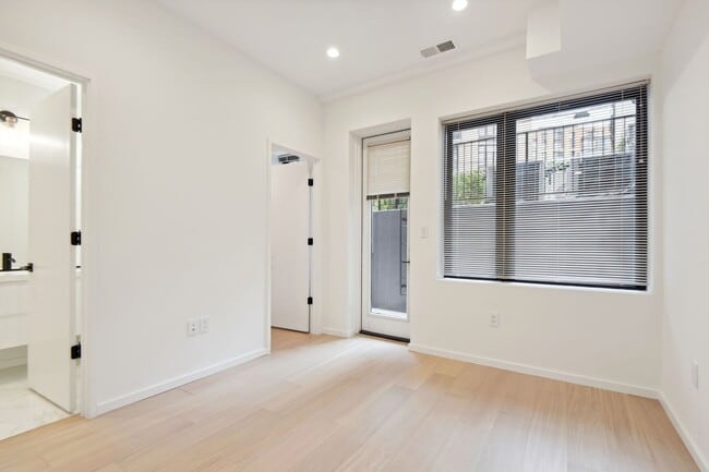 Photo - 424 M St NW Unidad 2