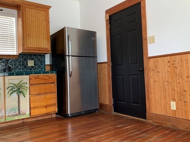 Photo - 919 Avenue L