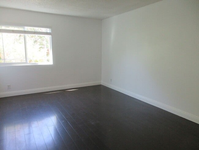 10636 Woodley Ave