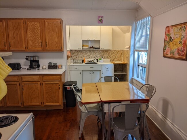214 8th St Unit Upper