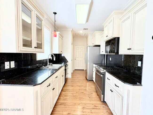 Photo - 23 Courtyard Cir