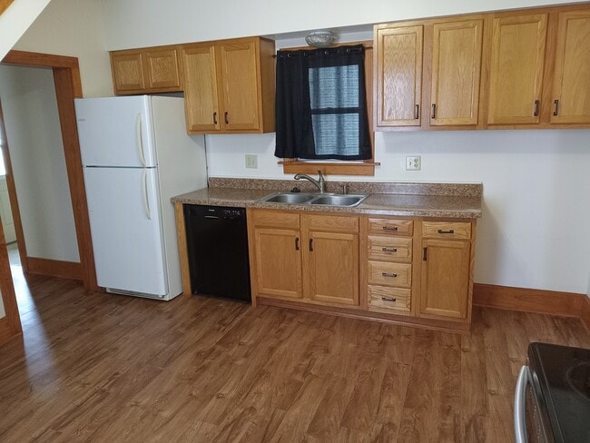 Photo - 1239 E Walnut St