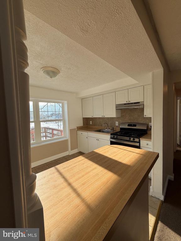 Building Photo - 973 S Olden Ave Unit 2ND FLOOR