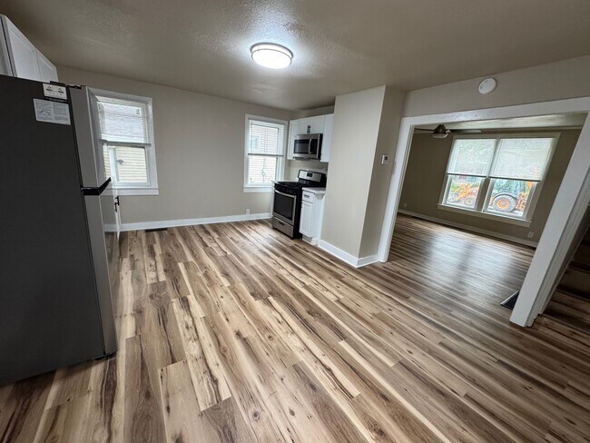 407 W 16th Ave
