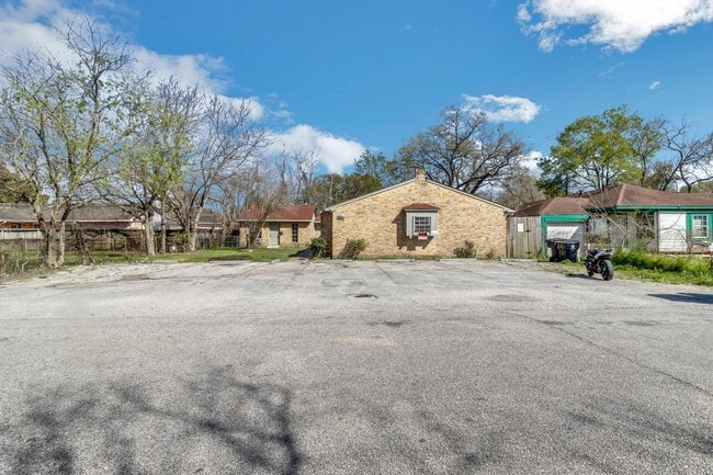 6815 Beachwood St Unit 4