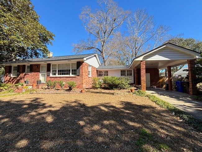 Photo - Available April 1st. Beautiful 2 BR/1 BA Home in the Heart of the Old Village!