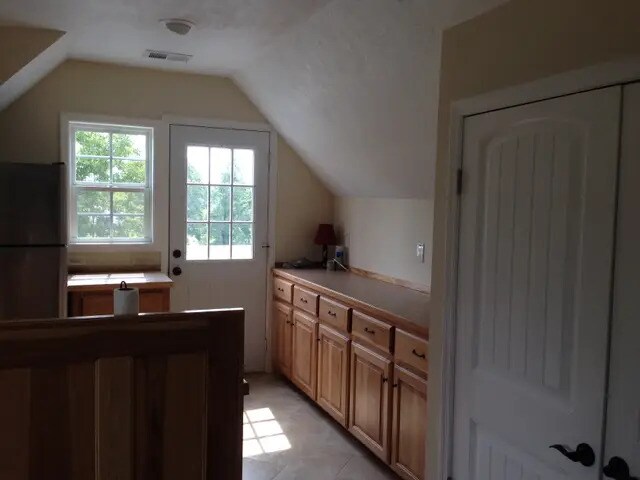 Lateral de la cocina y entrada. - 203 Three Runs Plantation Dr