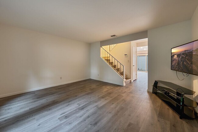 Photo - 317 Bridge Pl