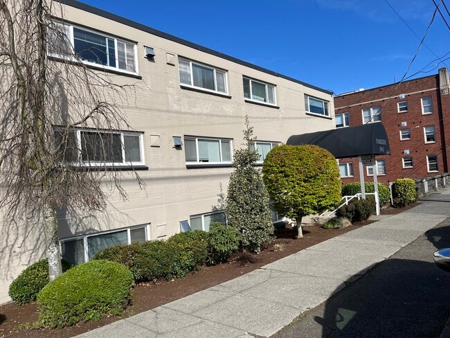 Building Photo - 5615 Phinney Ave N Unit 201