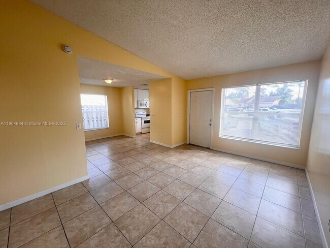 Photo - 3737 Mil-Lake Cir Unidad 3737