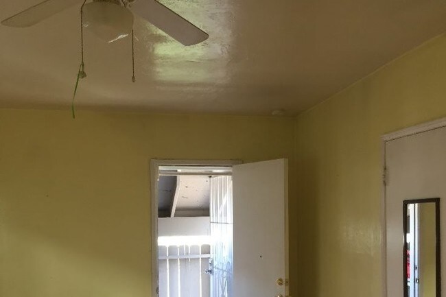 Photo - 2613 Calle Del Comercio Unit C