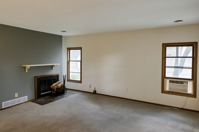 Building Photo - 2416 25th Ave S Unit 2 Rental